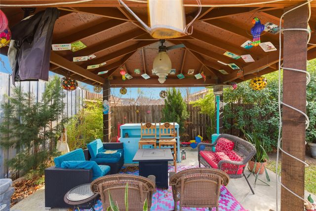 114 N Denver Street, Dallas, TX 75203