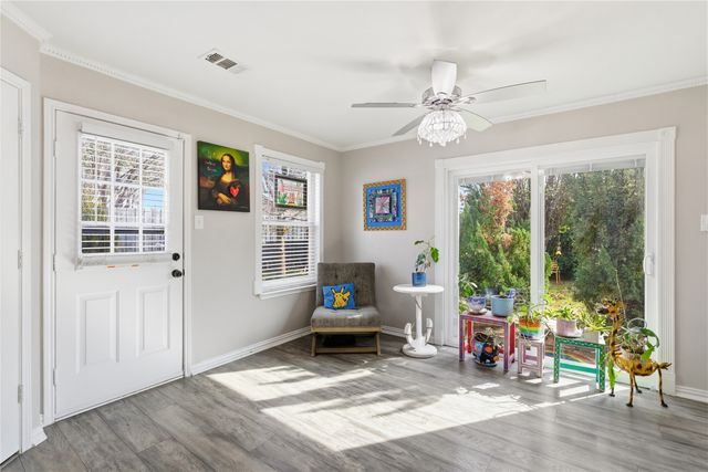 114 N Denver Street, Dallas, TX 75203