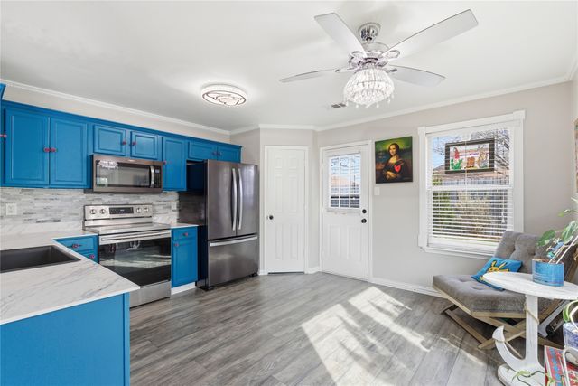 114 N Denver Street, Dallas, TX 75203