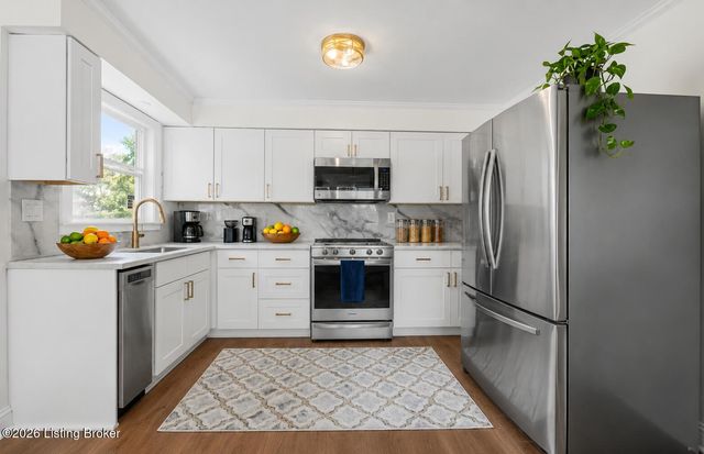 8012 Daffodil Dr, Louisville, KY 40258