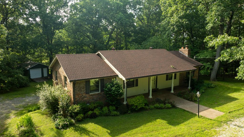 1085 Claylick Rd, White Bluff, TN 37187