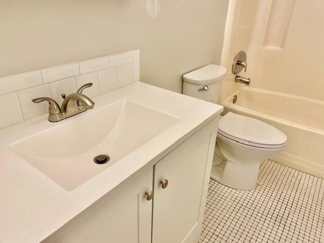 6194 Seven Springs Boulevard, Greenacres, FL 33463