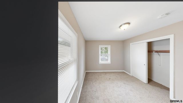 2618 S 33Rd Street, Omaha, NE 68105