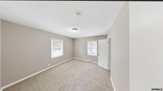 2618 S 33Rd Street, Omaha, NE 68105