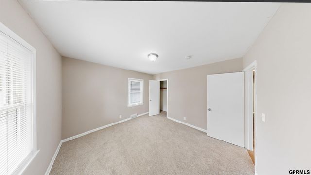 2618 S 33Rd Street, Omaha, NE 68105