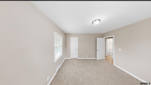 2618 S 33Rd Street, Omaha, NE 68105