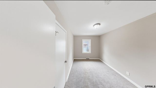 2618 S 33Rd Street, Omaha, NE 68105
