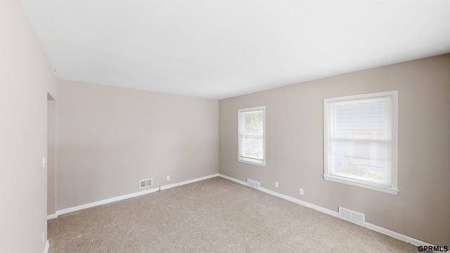 2618 S 33Rd Street, Omaha, NE 68105