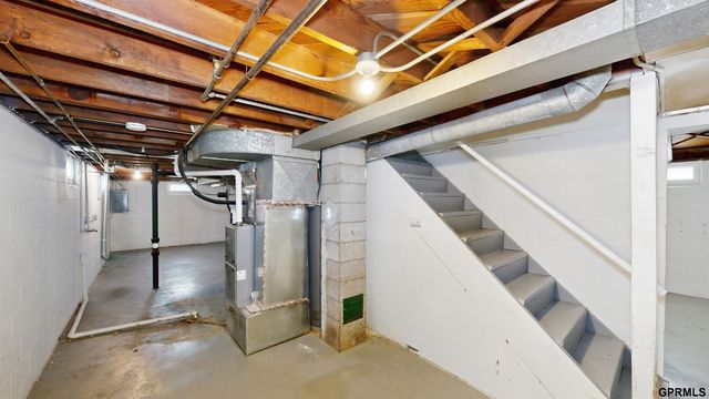 2618 S 33Rd Street, Omaha, NE 68105