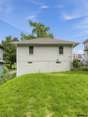 2618 S 33Rd Street, Omaha, NE 68105
