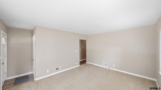 2618 S 33Rd Street, Omaha, NE 68105