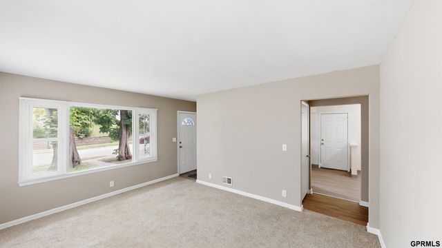 2618 S 33Rd Street, Omaha, NE 68105