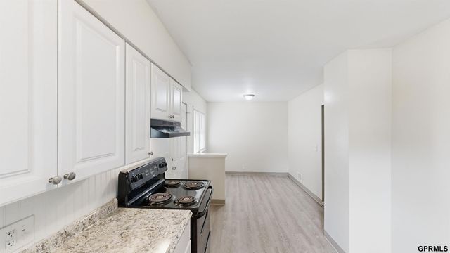 2618 S 33Rd Street, Omaha, NE 68105