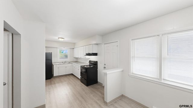 2618 S 33Rd Street, Omaha, NE 68105
