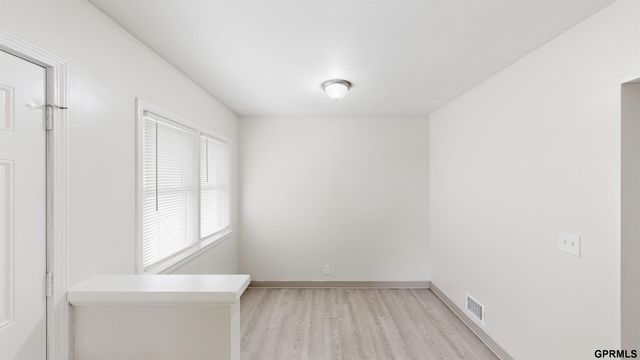 2618 S 33Rd Street, Omaha, NE 68105