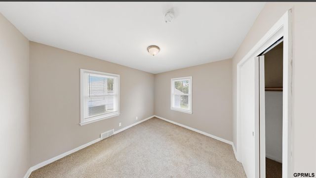 2618 S 33Rd Street, Omaha, NE 68105