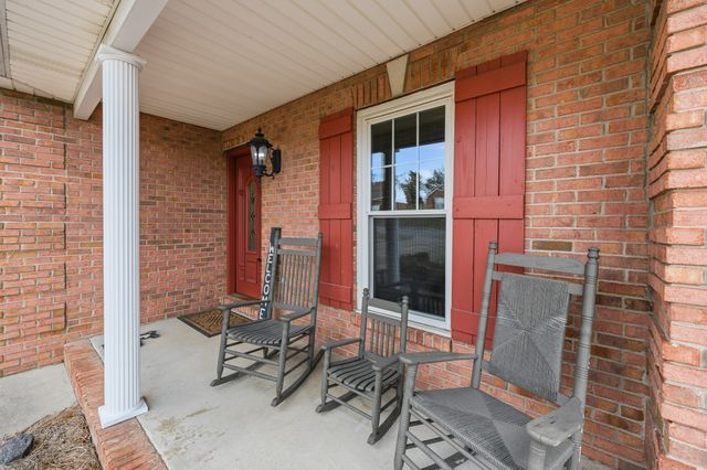 415 Woodlands Dr, Gallatin, TN 37066