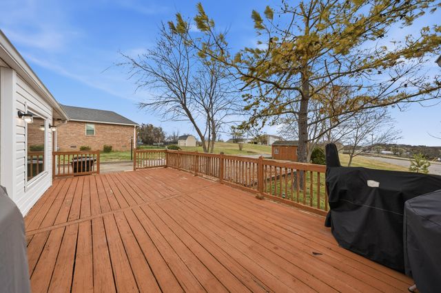 415 Woodlands Dr, Gallatin, TN 37066