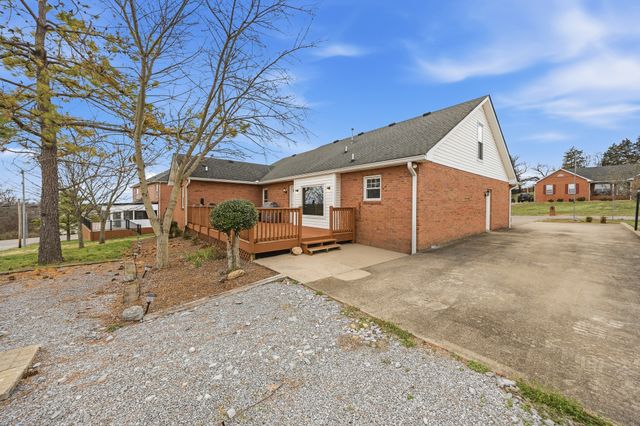 415 Woodlands Dr, Gallatin, TN 37066