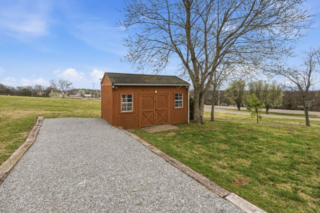 415 Woodlands Dr, Gallatin, TN 37066