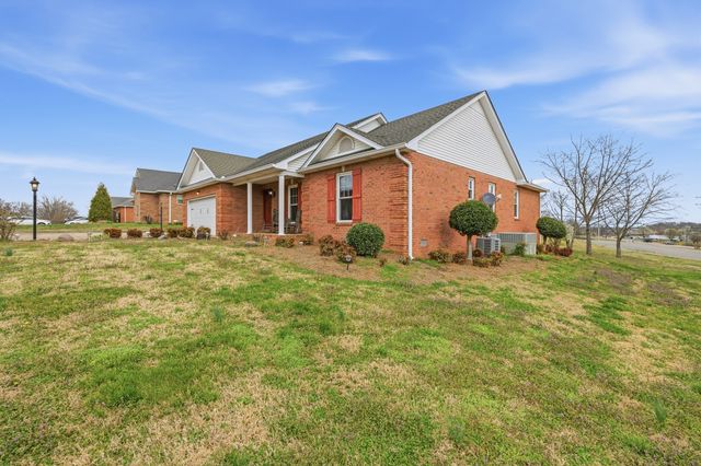 415 Woodlands Dr, Gallatin, TN 37066