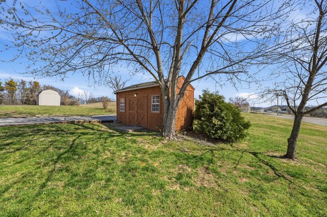 415 Woodlands Dr, Gallatin, TN 37066