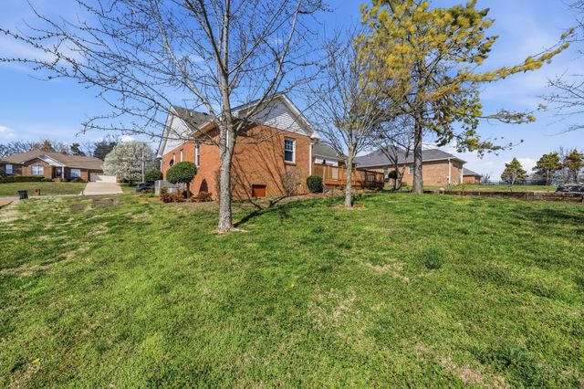 415 Woodlands Dr, Gallatin, TN 37066