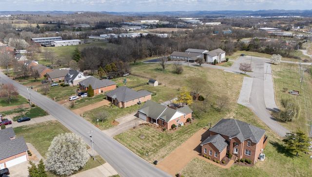 415 Woodlands Dr, Gallatin, TN 37066