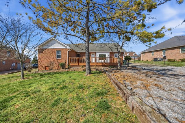 415 Woodlands Dr, Gallatin, TN 37066