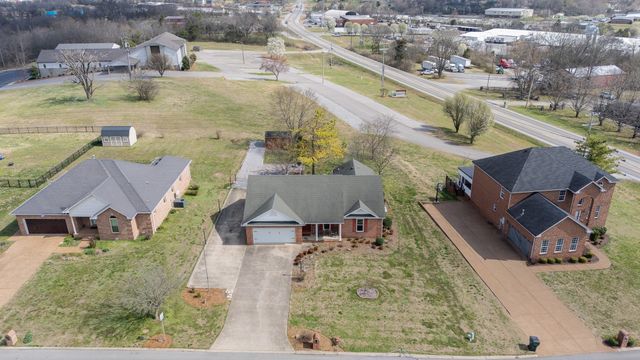 415 Woodlands Dr, Gallatin, TN 37066