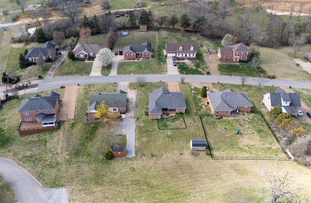 415 Woodlands Dr, Gallatin, TN 37066