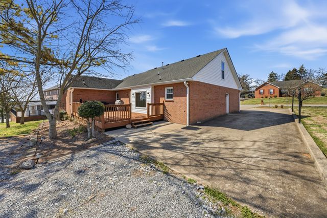 415 Woodlands Dr, Gallatin, TN 37066
