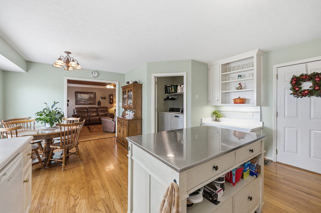415 Woodlands Dr, Gallatin, TN 37066