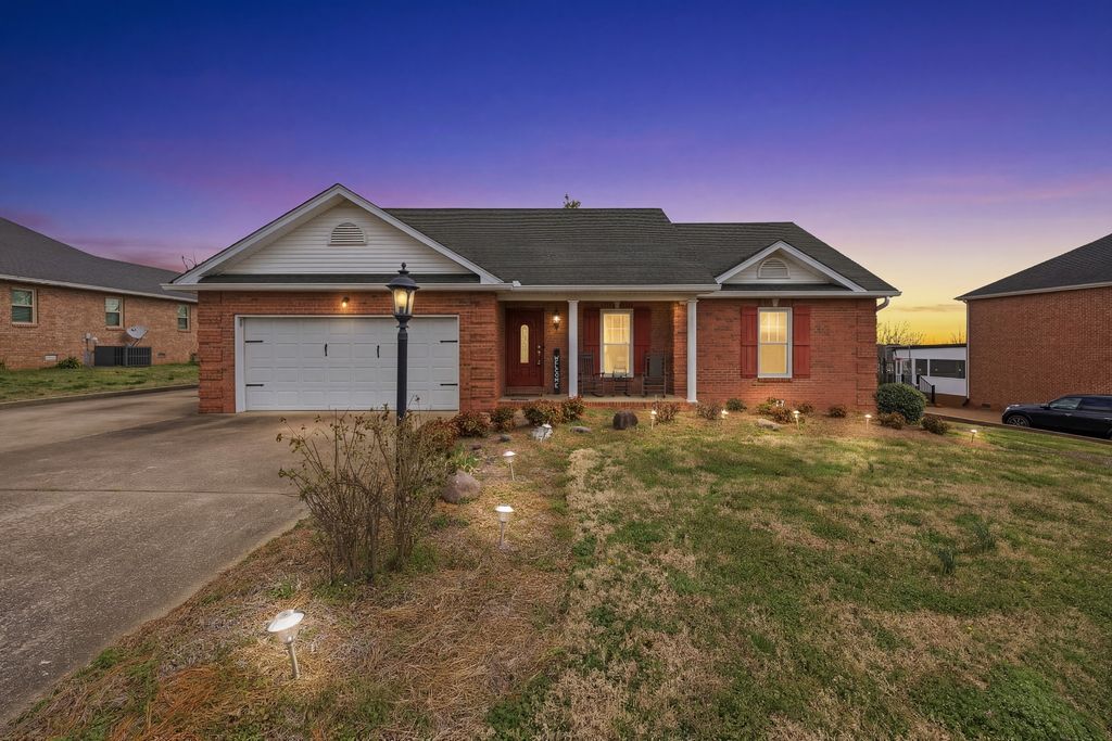 415 Woodlands Dr, Gallatin, TN 37066