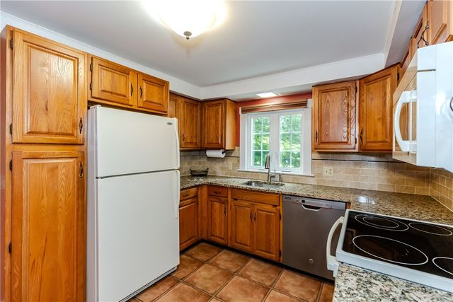 10 Circle Drive, Middletown, RI 02842
