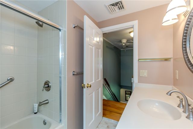 10 Circle Drive, Middletown, RI 02842