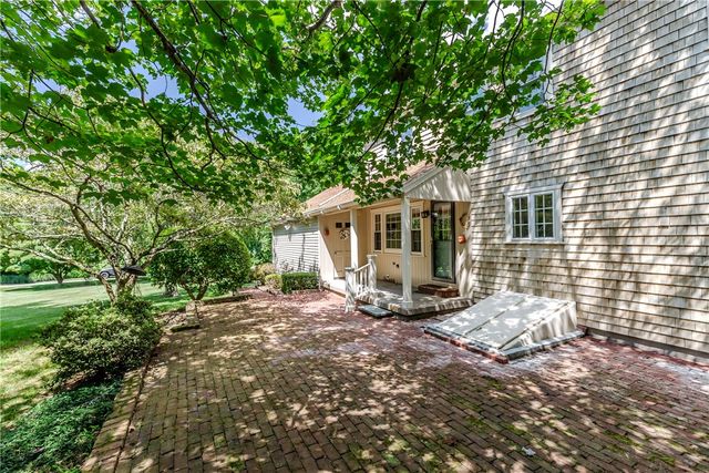 10 Circle Drive, Middletown, RI 02842