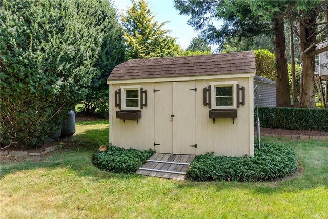 10 Circle Drive, Middletown, RI 02842