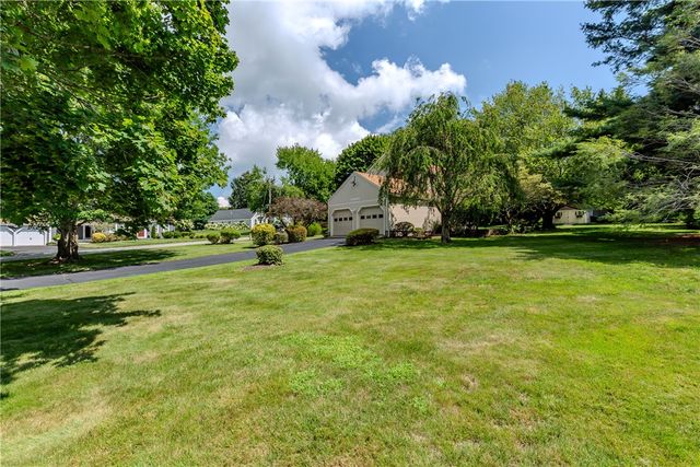 10 Circle Drive, Middletown, RI 02842