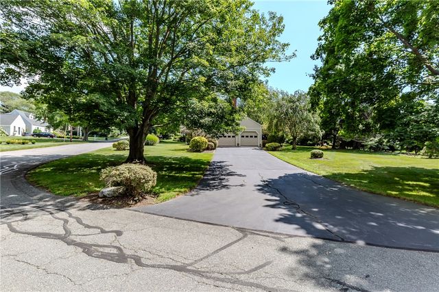 10 Circle Drive, Middletown, RI 02842