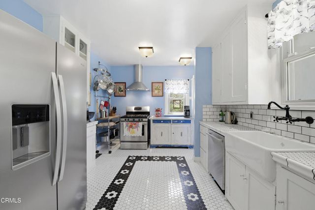 1297 N Hill Avenue, Pasadena, CA 91104