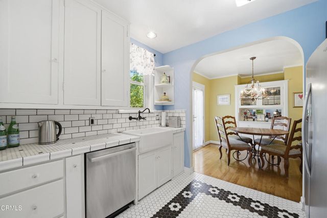 1297 N Hill Avenue, Pasadena, CA 91104