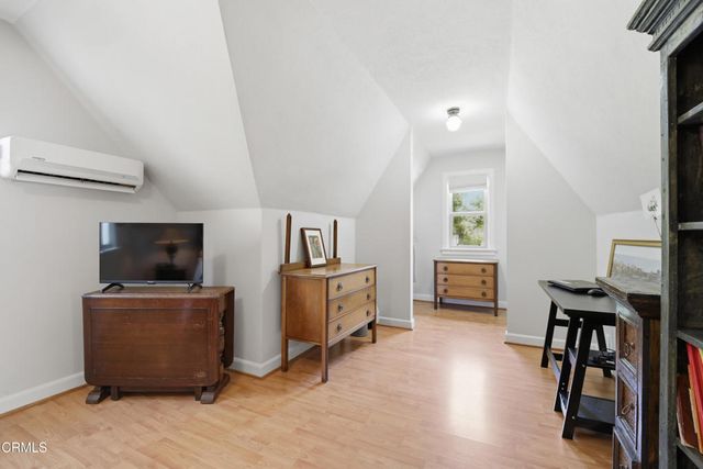 1297 N Hill Avenue, Pasadena, CA 91104