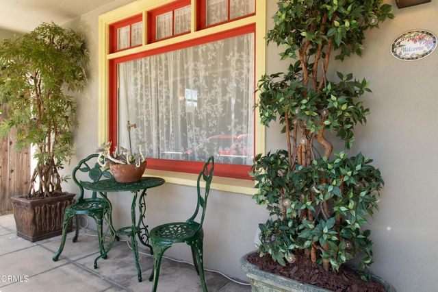 1297 N Hill Avenue, Pasadena, CA 91104