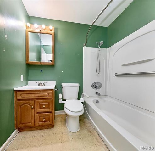 2440 Chaucer Avenue, St Louis, MO 63114