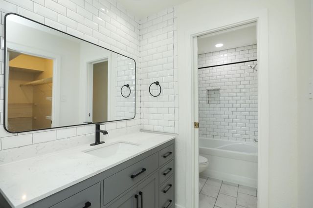 2333 Bering Drive 336, Houston, TX 77057