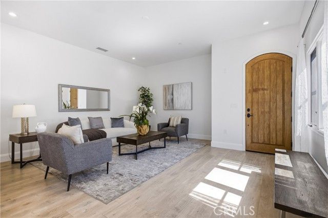 168 S Sierra Madre Blvd. 301, Pasadena, CA 91107