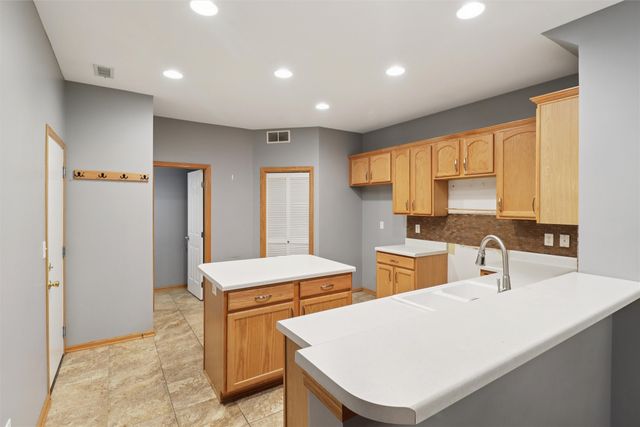 277 S 79th Street, West Des Moines, IA 50266