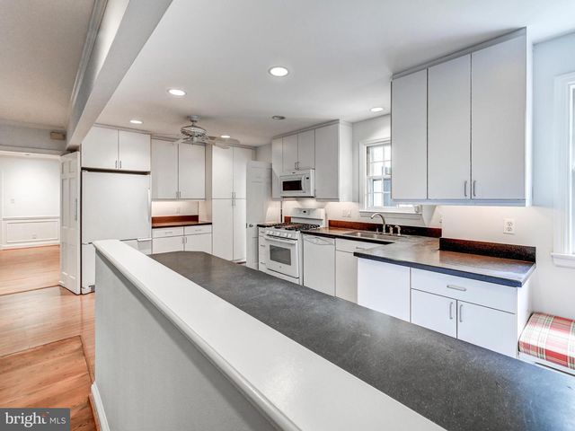 6009 HUNT CLUB LN, Baltimore, MD 21210