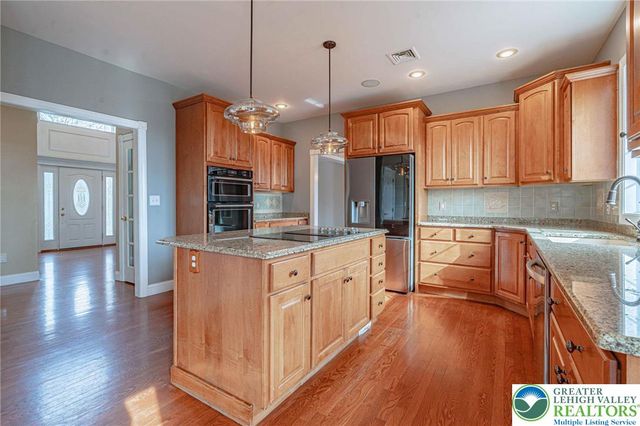 4123 Wyndemere Circle East, Lowhill Twp, PA 18078